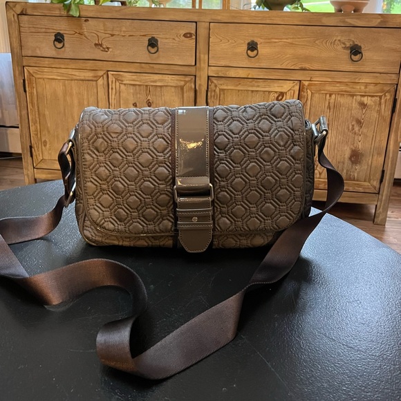 Vera Bradley Gray Quilted Crossbody Messenger Bag with Magnetic Closure - Picture 2 of 8